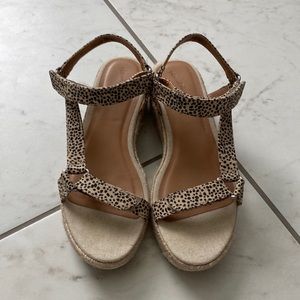 Universal Thread Cheetah Print Platform Wedges size 7.5